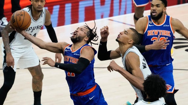 spurs-knicks-jalen-brunson-game-5.jpg